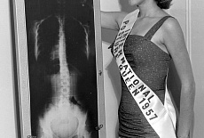 «Мисс идеальная осанка», 1956 год